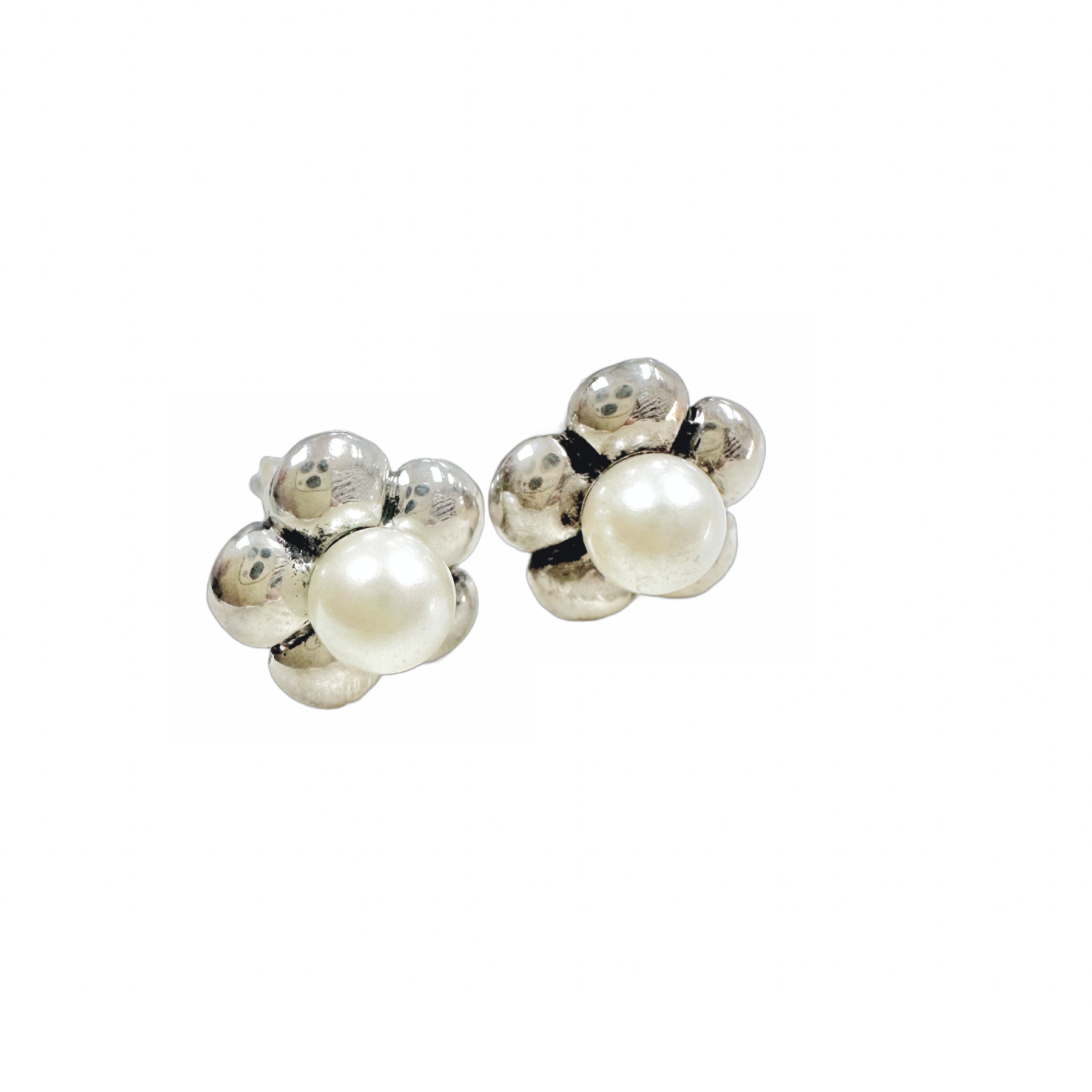 Flower Pearl Stud Earrings